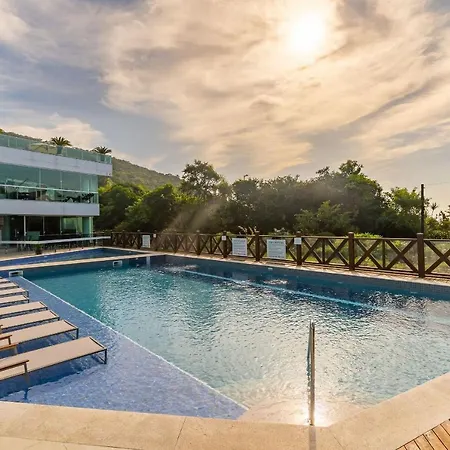 Varandas Do Atlantico: Beachfront Condo Comfort Bombinhas Exterior photo